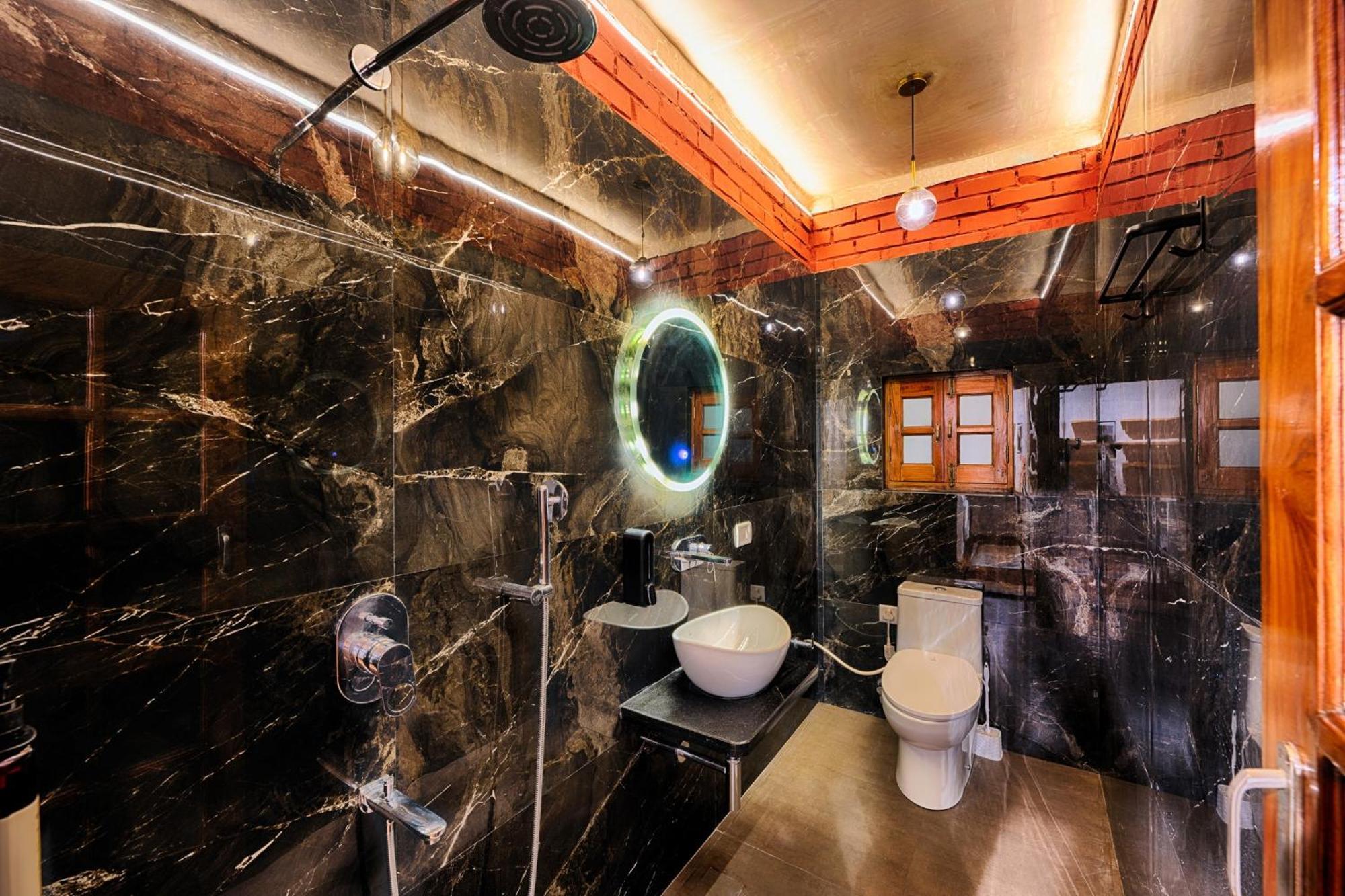 International Travellers' Hostel By Ith Stays Varanasi Eksteriør bilde