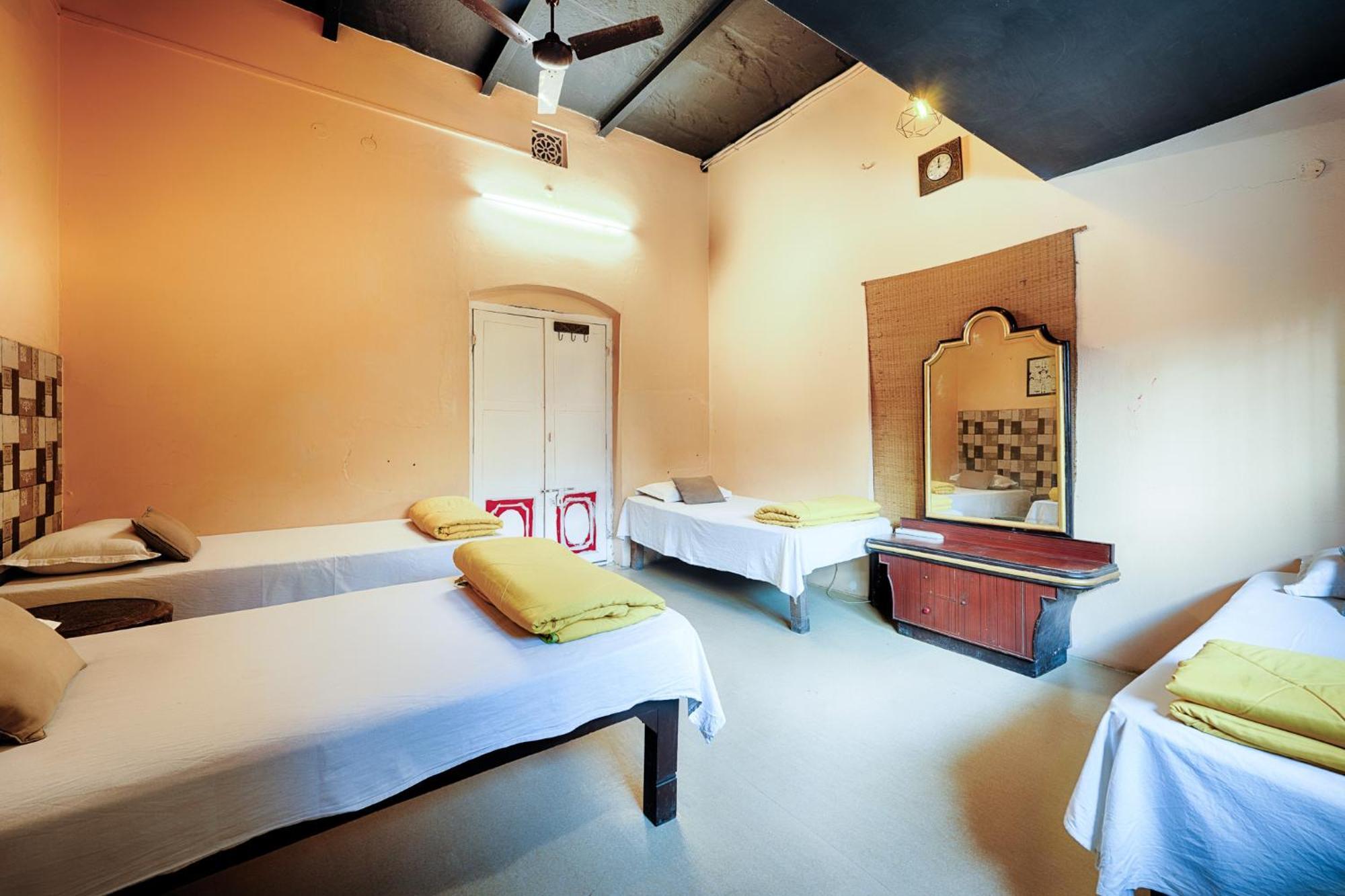 International Travellers' Hostel By Ith Stays Varanasi Rom bilde